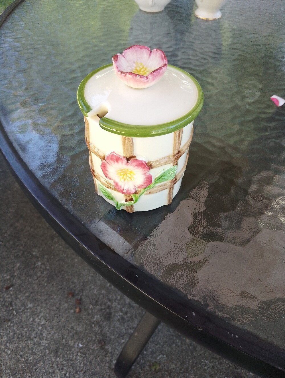 Adorable Honey Container - Picture 4 of 6